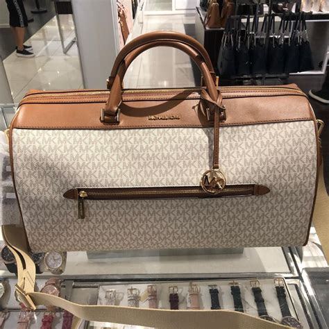 michael kors koffer handgepäck|Michael Kors duffle bag.